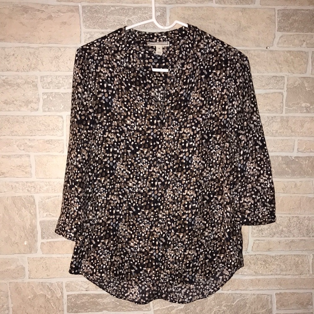 ✅Dana Buchman V Neck Blouse
